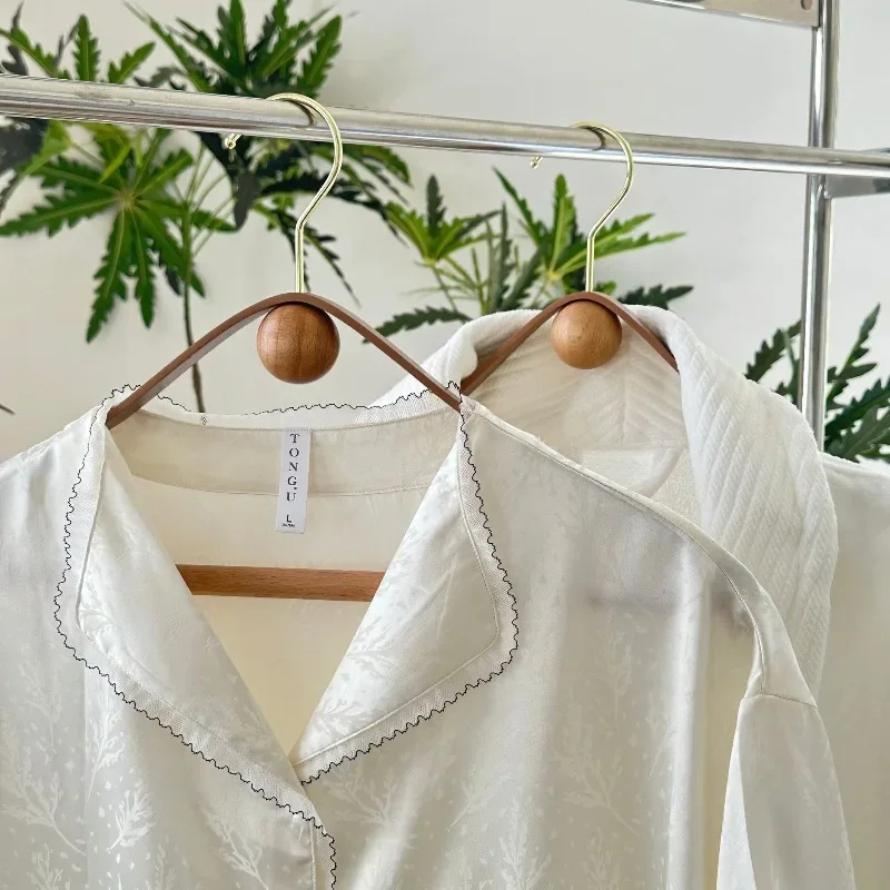 Nordic Creative Hangers Simplicity Antislip Wooden Hangers Bedroom Wardrobe Clothing Storage Rack Modern Cloakroom Pant Holder