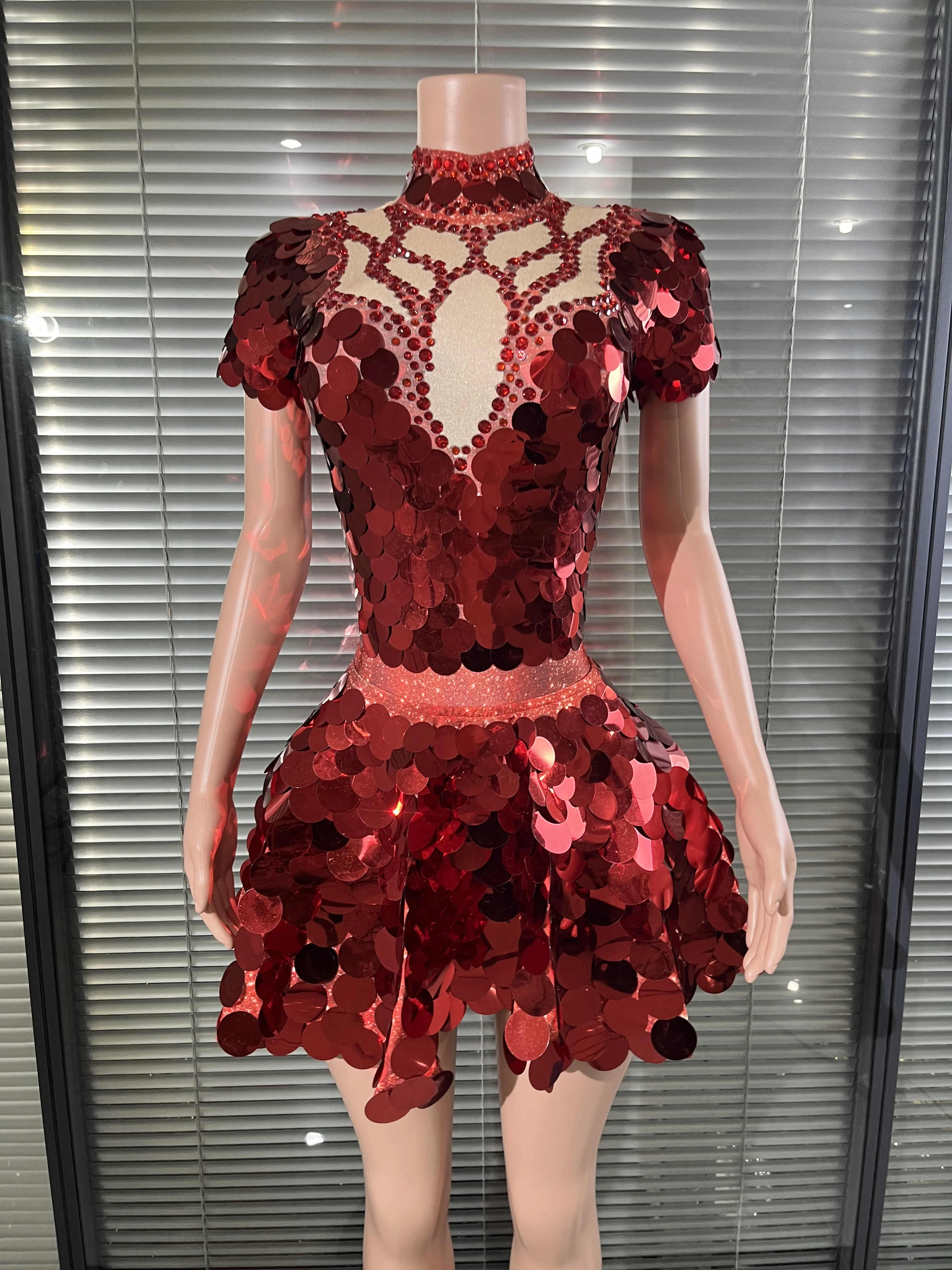 

Glamorous Red Roung Sequins Shinning Short Dress Party Show Evening Party DJ DS Night Bar Flash Nightclub Stage Performance