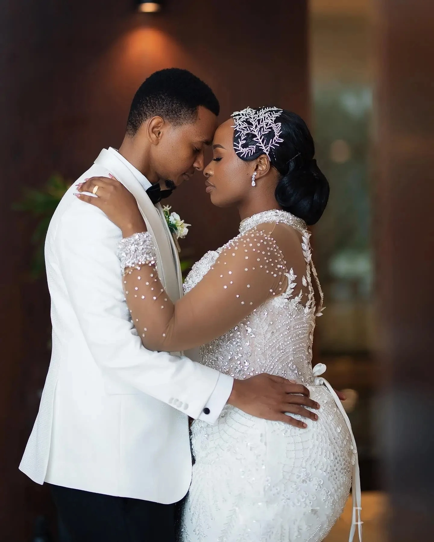 سباركلي بلورات الخرز فستان الزفاف الرقبة العالية الوهم طويلة الأكمام فساتين زفاف الكنيسة ثوب العروس الأفريقي vestidos de novia