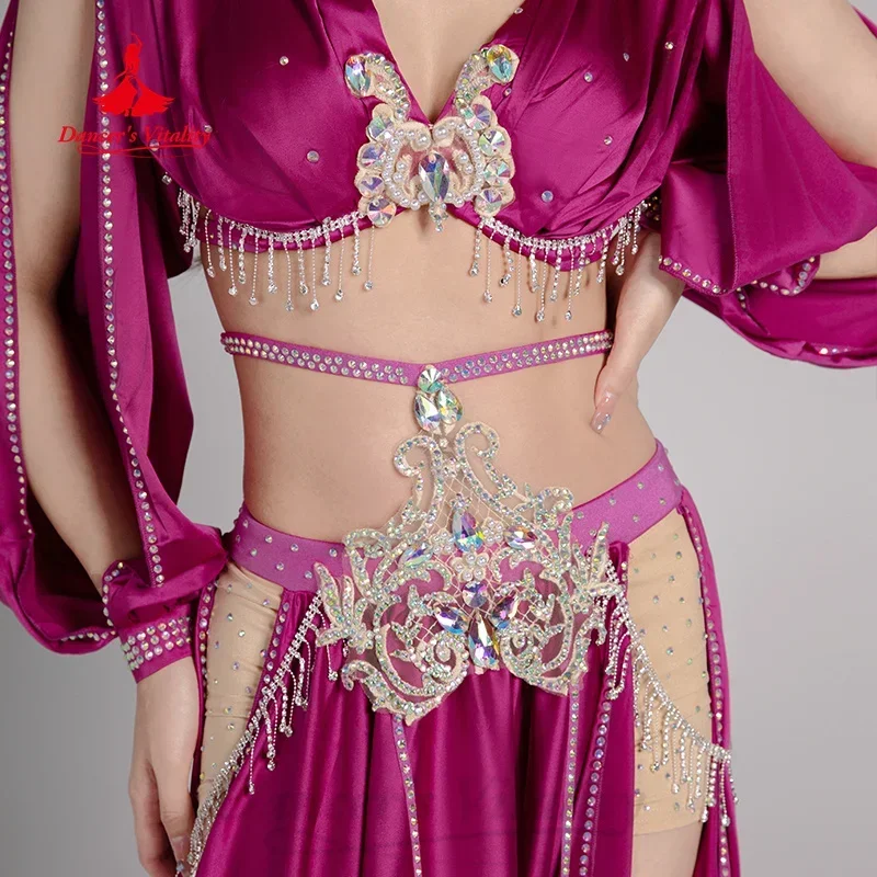 Belly Dancer เครื่องแต่งกายประสิทธิภาพอาวุโส AB หิน Bra + พู่ซาตินกระโปรงยาว 2pcs ผู้หญิง Oriental เต้นรําการแข่งขันเสื้อผ้า