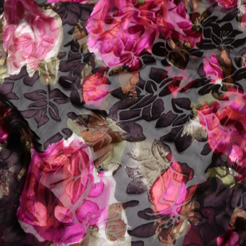 Tissu en soie opale respirant à motif floral grande fleur, couleur marron rose foncé, style peint à la main, effet brûlé, pour robe de soirée ou châle pour femme