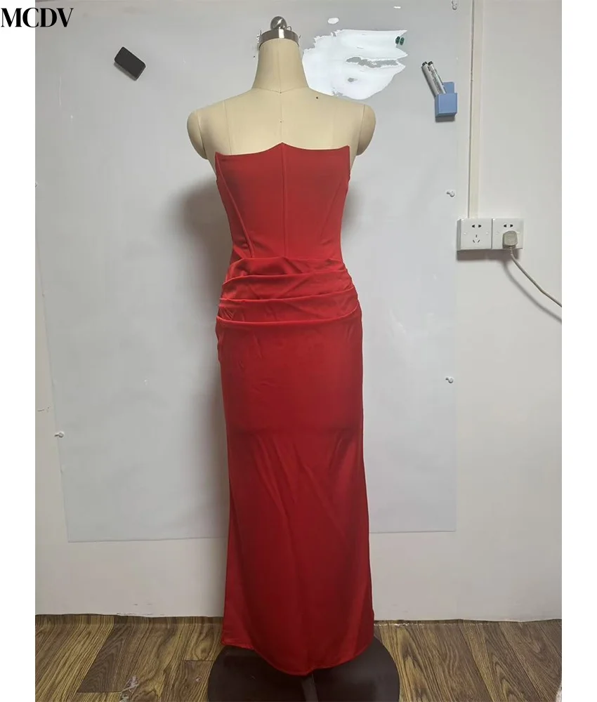 Maßgeschneidertes, modernes Satin-Meerjungfrau-Abendkleid, hochwertig, trägerlos, ärmellos, knöchellang, فستان • Muq Daug__