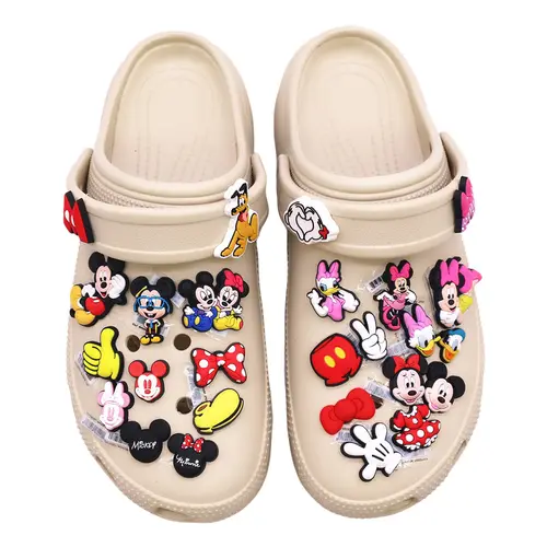 Imagen 2 del producto MINISO 1 Uds Mickey Mouse PVC adornos para zapatos zuecos sandalias decoraciones dibujos animados Goofy Plutón Minnie zapatos accesorios mochila hebilla