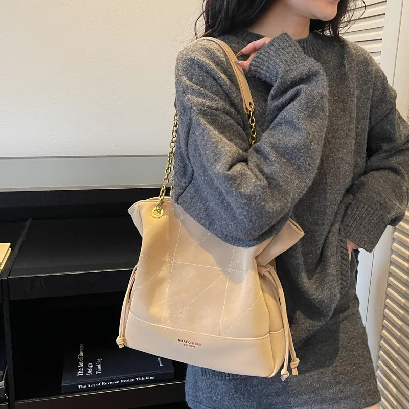 

2025 Autumn Winter Vintage Shoulder Bag, Casual Crossbody Purse for Women, Minimalist Tote, Trendy Day to Night Bag, Textured