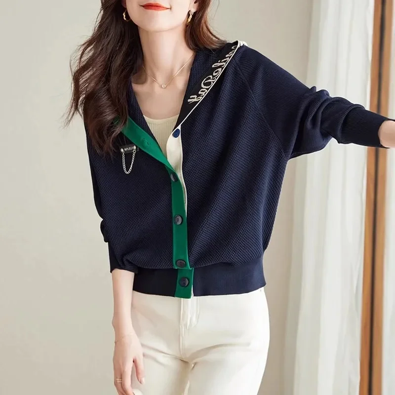 Design Sense Fashion Spring Autumn Hooded Knitted Coat Female soft Single Row Buckle Bat Cardigan Sweater Jacket Top 2024 New