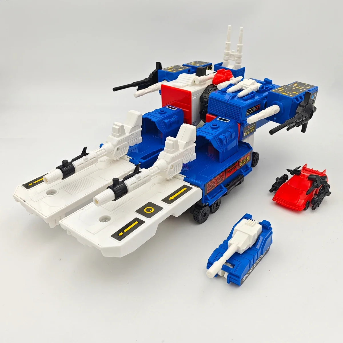 Transformation Metrotitan Blue Metroplex Ko G1 Three Transformations Action Figures Toy Gift Collection