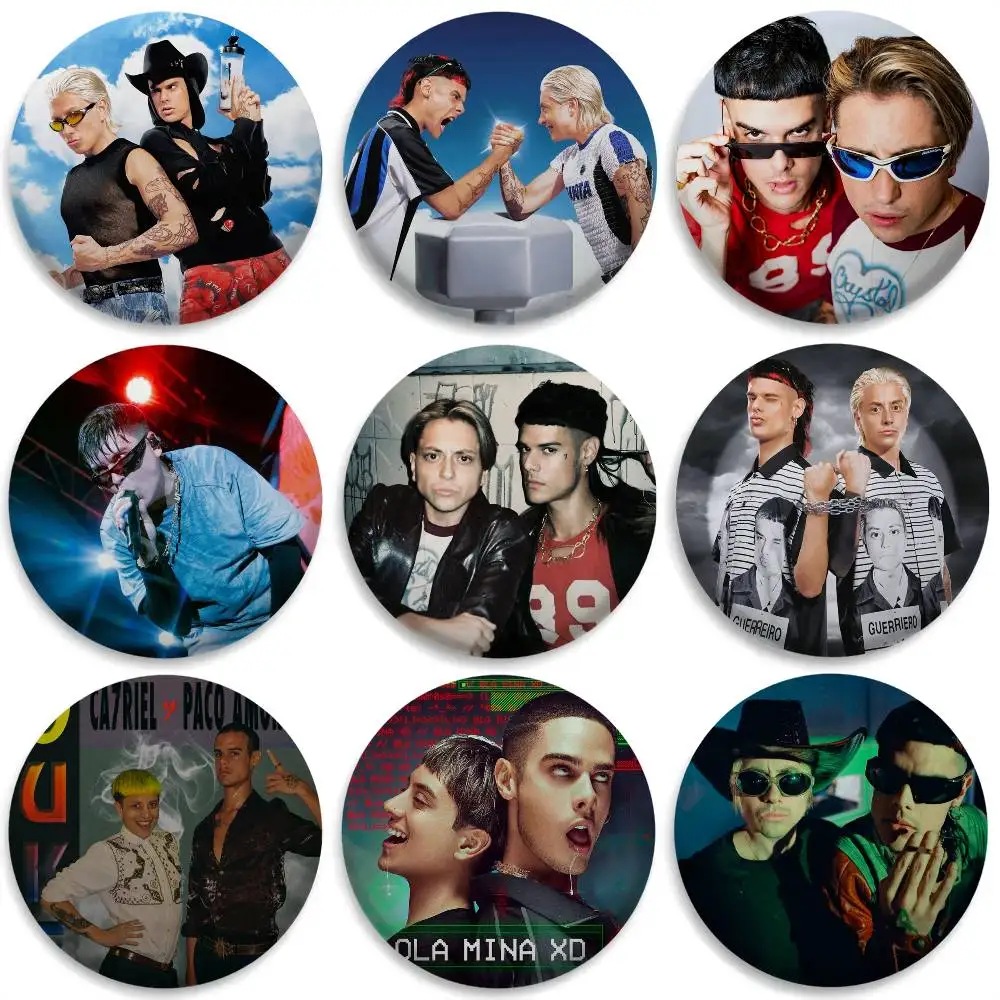 

Paco A-Amoroso Ca7riel Badges Round Exquisite Badge Brooches Creative Pins For Clothes Hat Backpack Gift Accessories