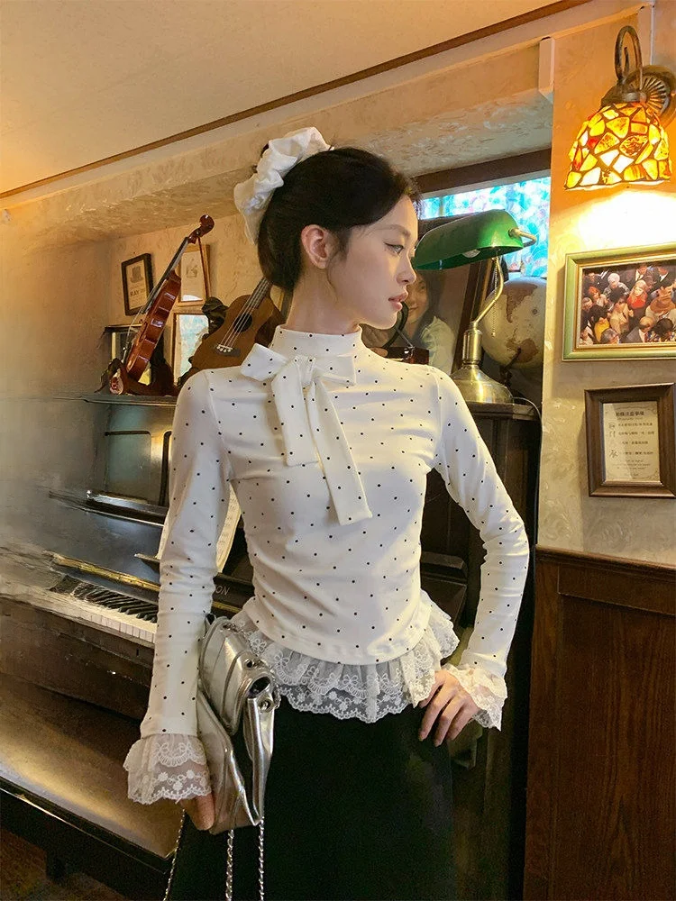 

Женский трикотажный топ Song Zhengen: белый, в горошек, приталенный, с длинным рукавом, с кружевной отделкой, повседневный, весенний