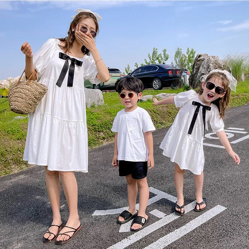 Completi coordinati per la famiglia madre figlia vestito estivo papà figlio t-shirt manica corta ragazza ragazzo papà mamma bambino vestiti coordinati bianco