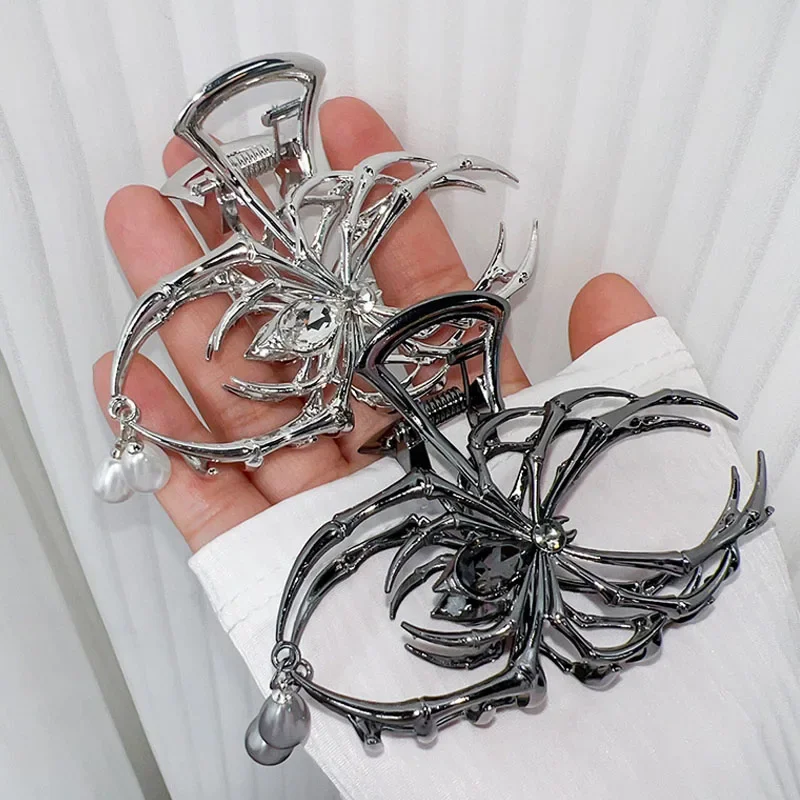 

2025 Big Spider Shape Pearl Women Hair Claw Halloween Gothic Punk Black Sliver Hair Clips Fashion Hair Accessories New Headwear