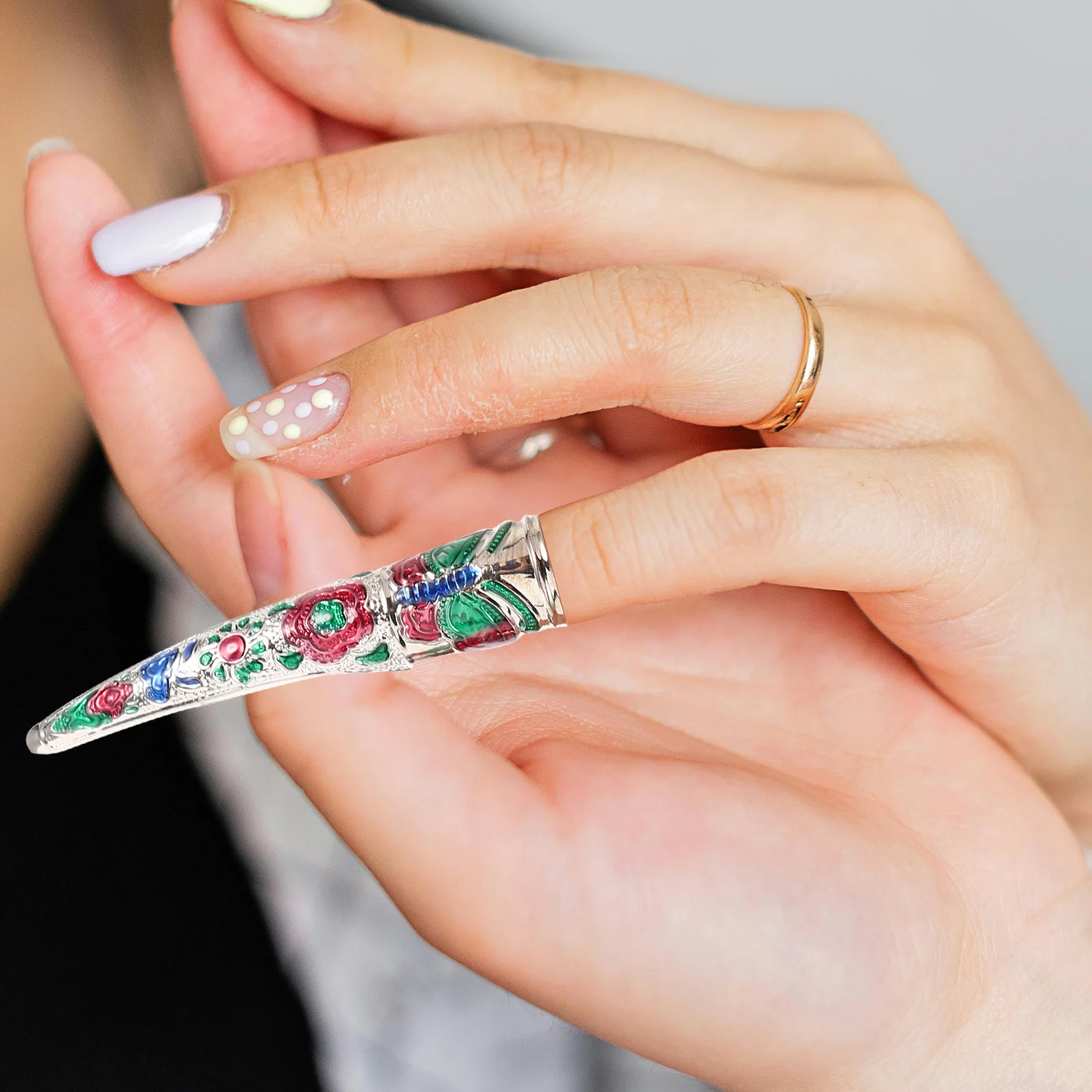 

2Pcs Fingertip Claw Nail Rings Ancient Queen Fingernail Protector Durable Metal Costume Fingertip for Cosplay Stage Drama Dance