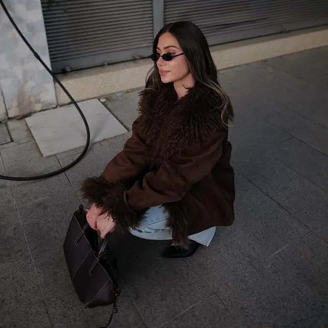 سترة نسائية غير رسمية من الفرو المرقعة بلون واحد وجيب واحد الصدر معاطف فضفاضة موضة الشارع سترات نسائية دافئة جديدة #3