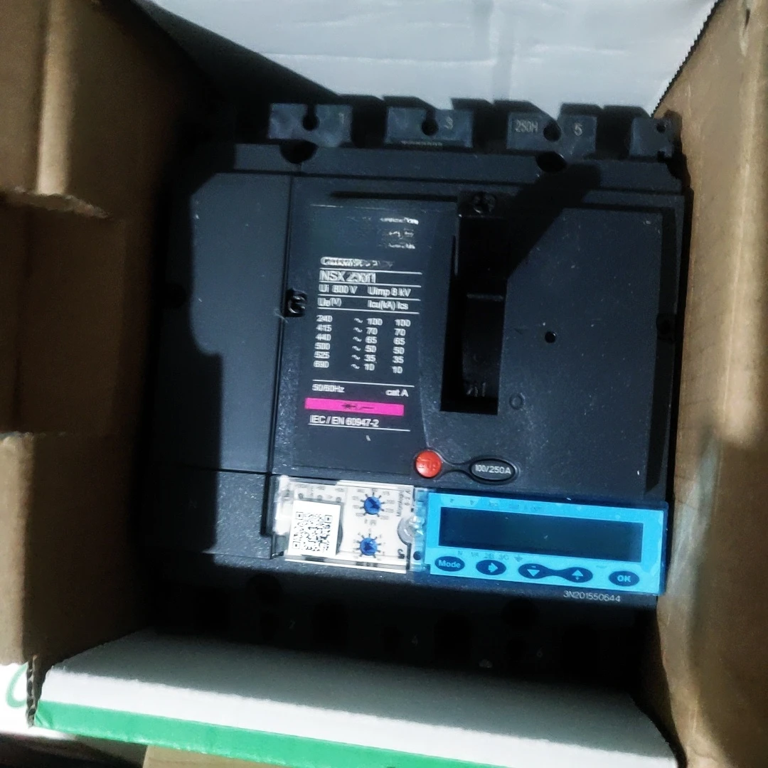 

LV431805 NSX250H 250A 4P4R MIC5.2A
