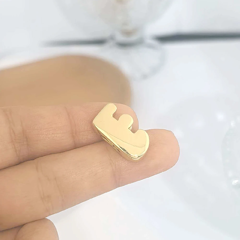 QMHJE Initial Alphabet Buchstaben Spacer Perlen für Armband Großes Loch Stern Herz Charm Anhänger Gold Farbe DIY Herstellung Kupfer Großhandel