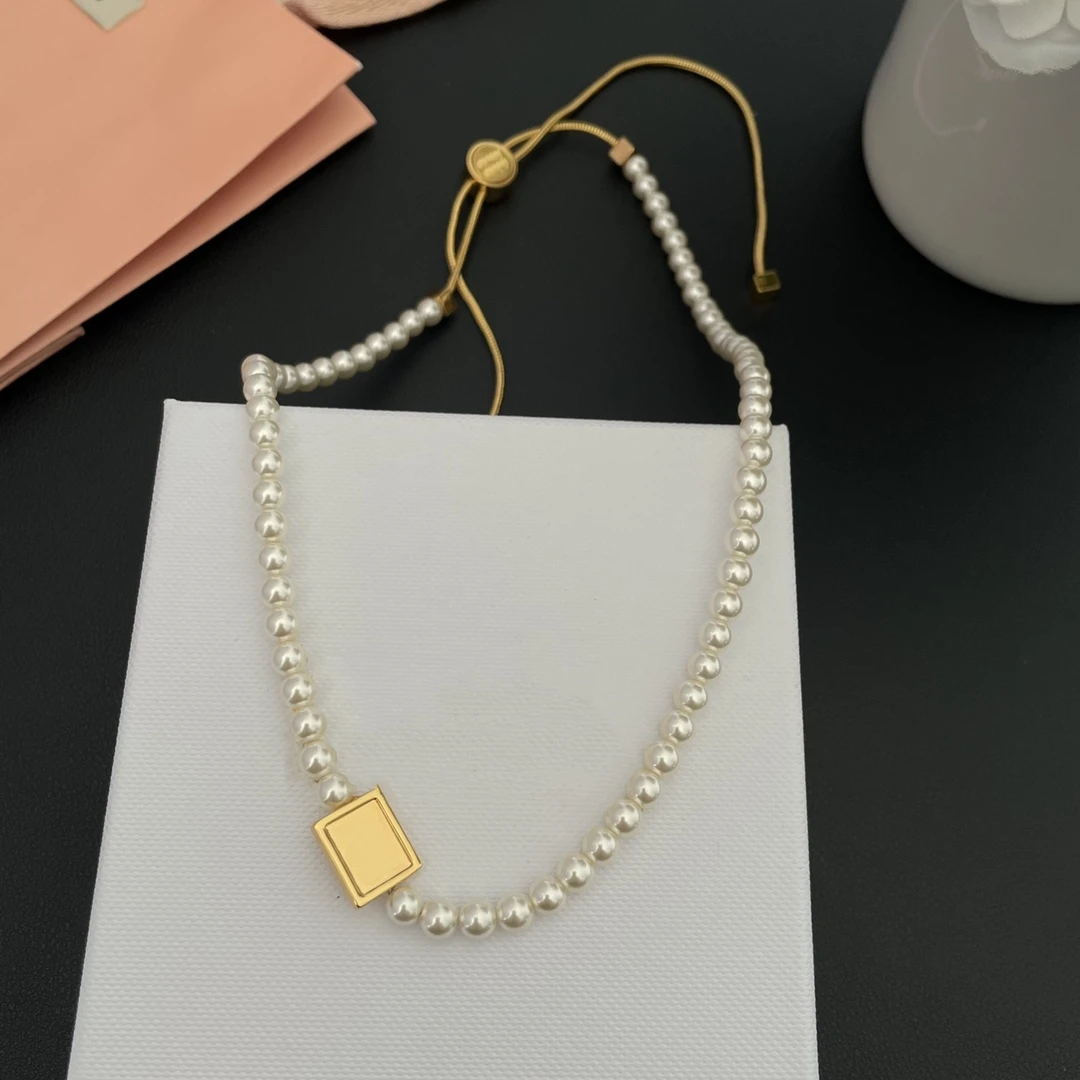 Light luxury, high-end sense, fashionable and minimalist temperament, versatile retro square letter pearl necklace