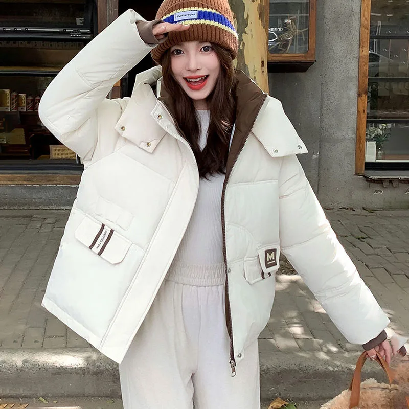 Neue weibliche kurze Baumwolle gefütterte Jacke, Winter dicker warmer Daunen-Baumwollmantel, koreanische lose Parker-Steppjacken mit Kapuze für Damen