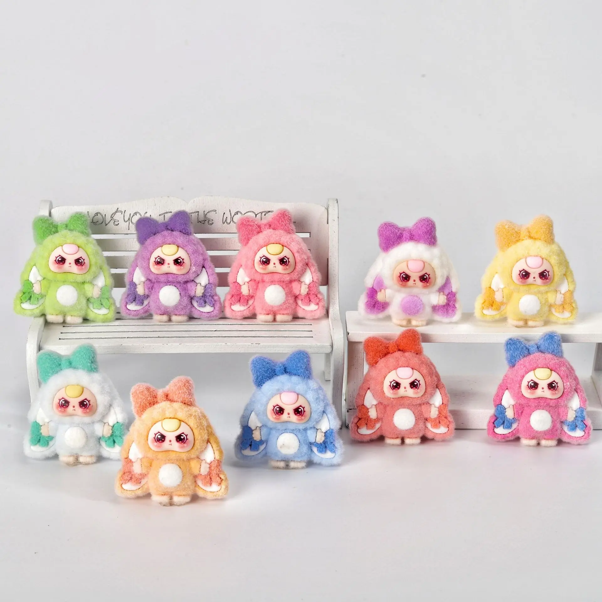 Nowa torebka-kluczyk dla niemowląt w stylu motylka z zawieszką dla dziecka w wieku trzech lat i ręcznie robionymi perłowymi dodatkami jako ozdoba lub prezent.