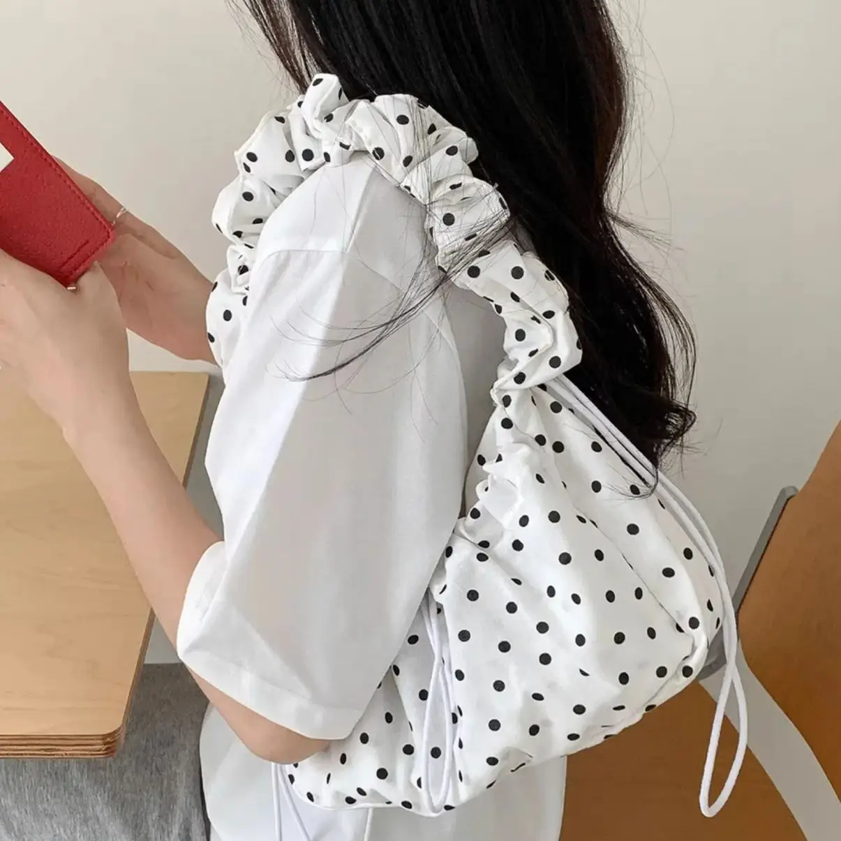 

Women Polka Dot Underarm Bag Large Capacity Crossbody Bag Retro Drawstring Pleated Dumpling Bag for Outdoor Travel Clutch Purse