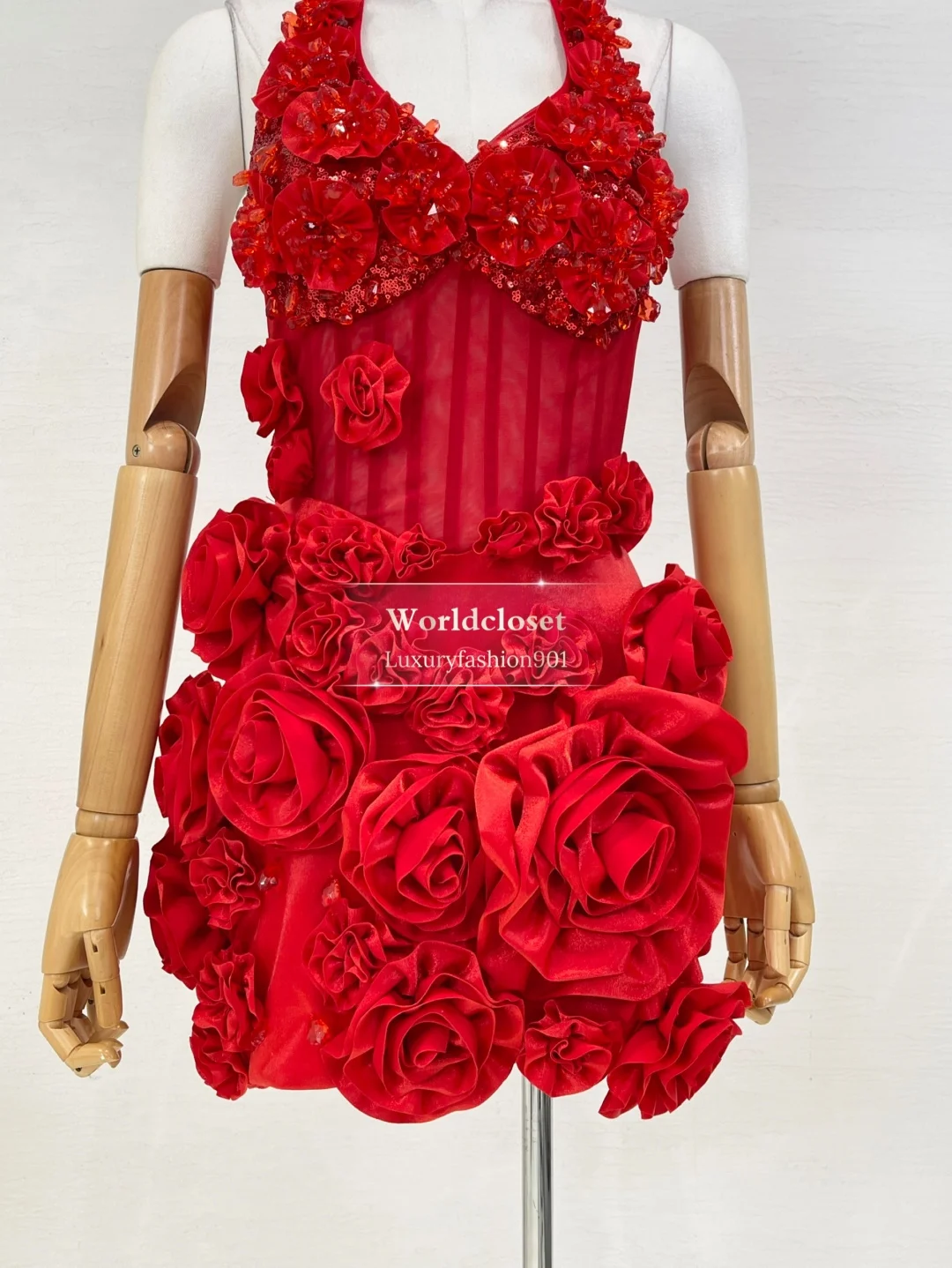 

2025 New Design Red Flowers Appliqued Halter Sleeveless Mini Dresses for Party