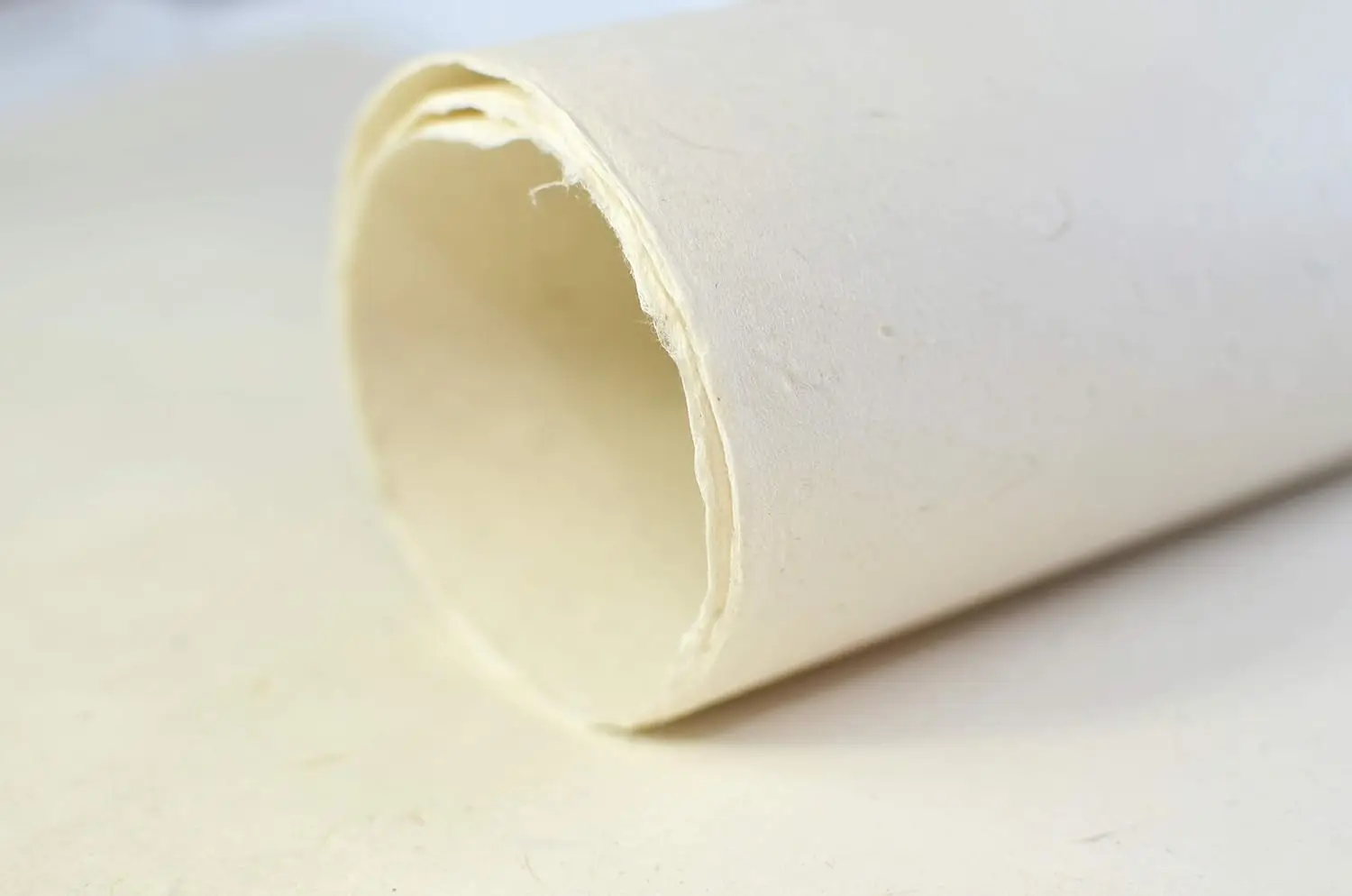 

Экологичная упаковочная бумага из особо плотной бумаги локта, не содержащей древесных волокон. Многоразовая подарочная упаковка, 10 листов, 20x30 дюймов. Сделано в