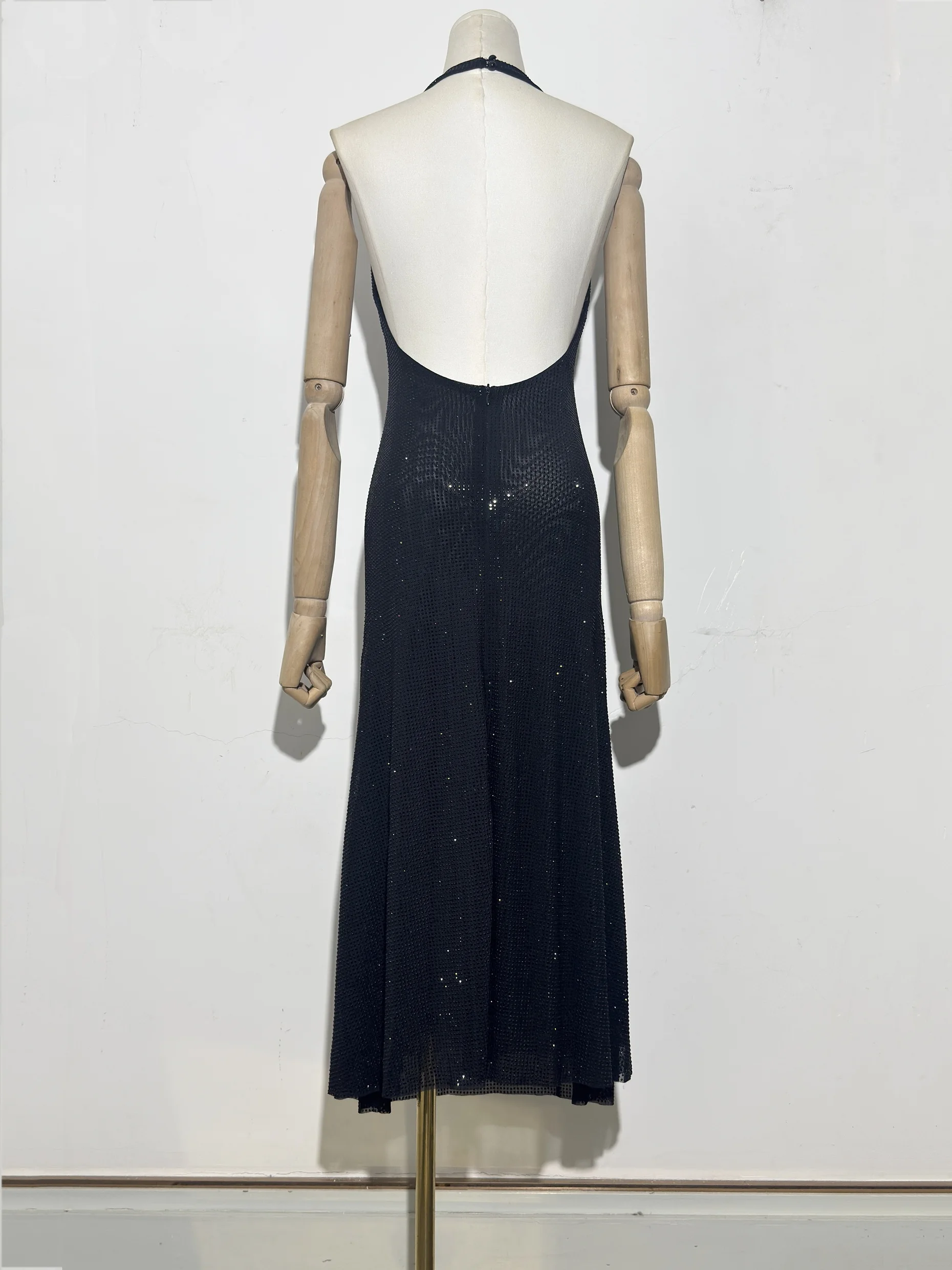 Elegant V-Neck Rhinestone Women New Glamorous Shimmering Diamond Embellished Sleeveless Bodycon Fit Midi Dress For Evening Party