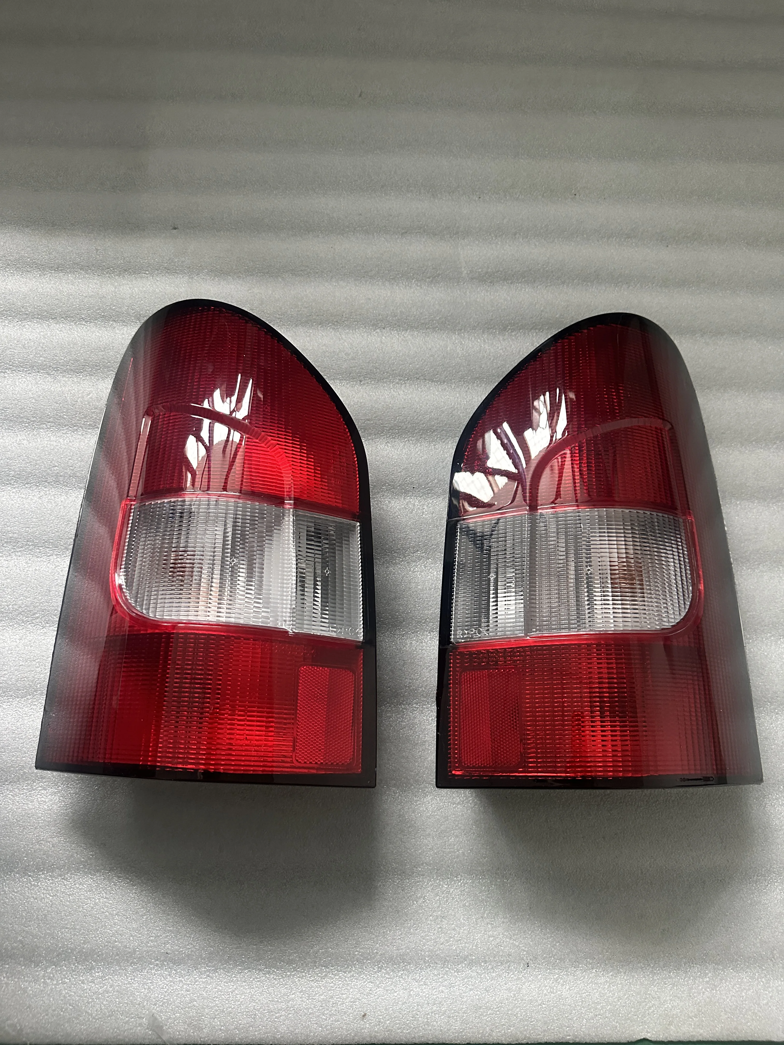 Rear Combi Rear Fog Lamp Assy Left 6618203664 Right 6618203764 For Ssangyong MB100 MB140 Istana