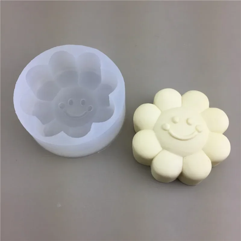 

DIY Cartoon Smiley Face Sunflower Silicone Mold Chocolate Mousse Cheese Aromatherapy Plaster Candle Soap Mold Soap mold silicone