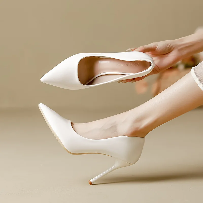 

Elegant Women's Pointed Toe High Heels Soft Leather Slip-On Shoes Solid Heel Versatile Casual Footwear Suitable for All Season