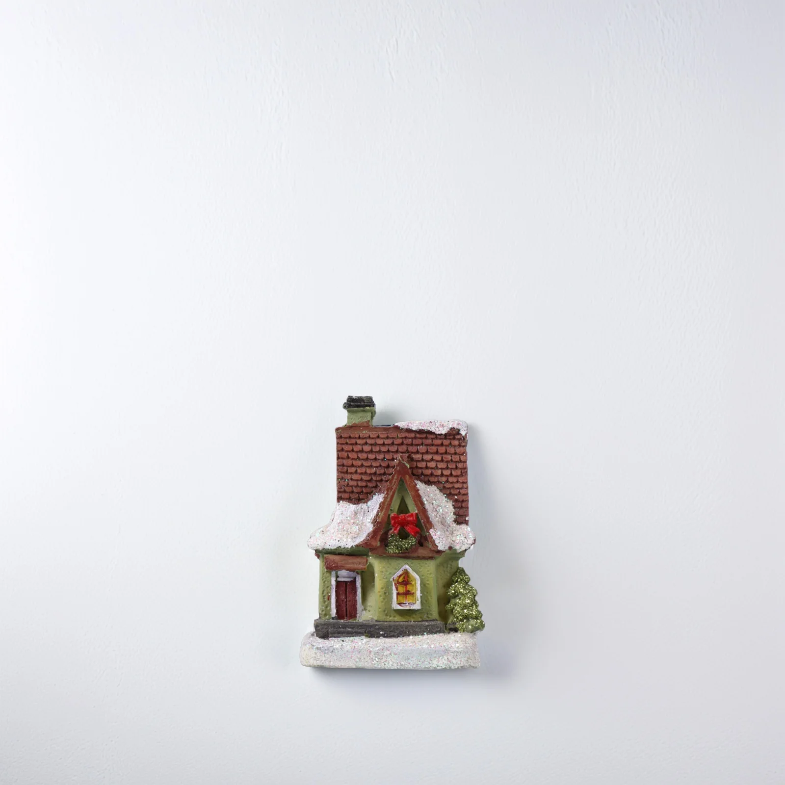 1Pcs Resin Luminous House Christmas Lighted Villa with Snow Effect LED Illuminated Ornament for Living Room Bedroom Shop Window