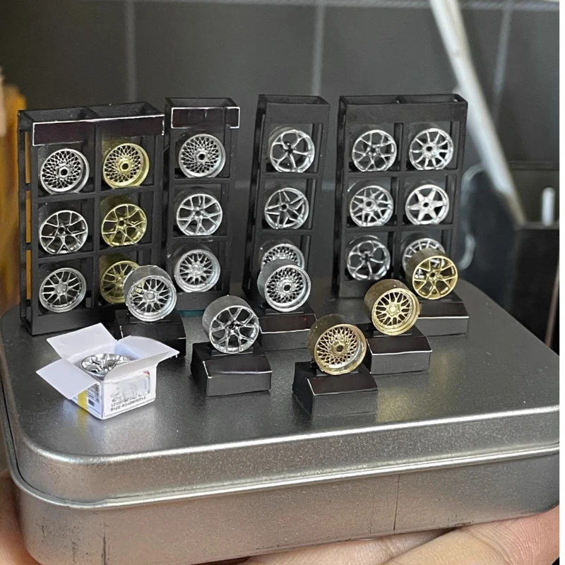 1:64 Rad Diorama Hub Display Stand Modell Garage Szene DIY Dekoration Miniatur Modifikationen Zubehör Sammlerfigur