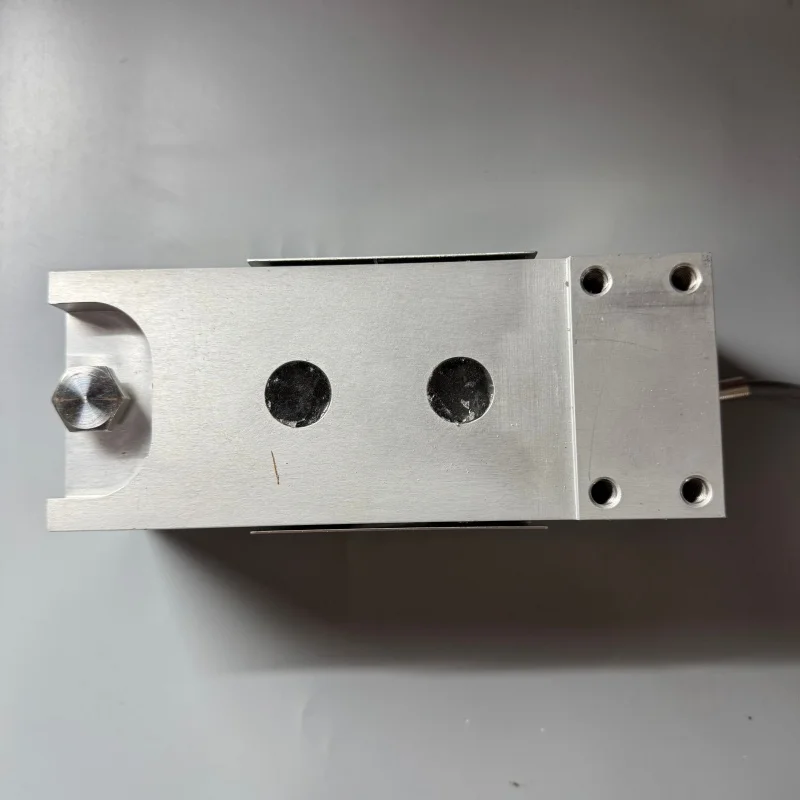 New single-point load cell for industrial weighing systems; capacity range 100–1,250 kg; analog output.