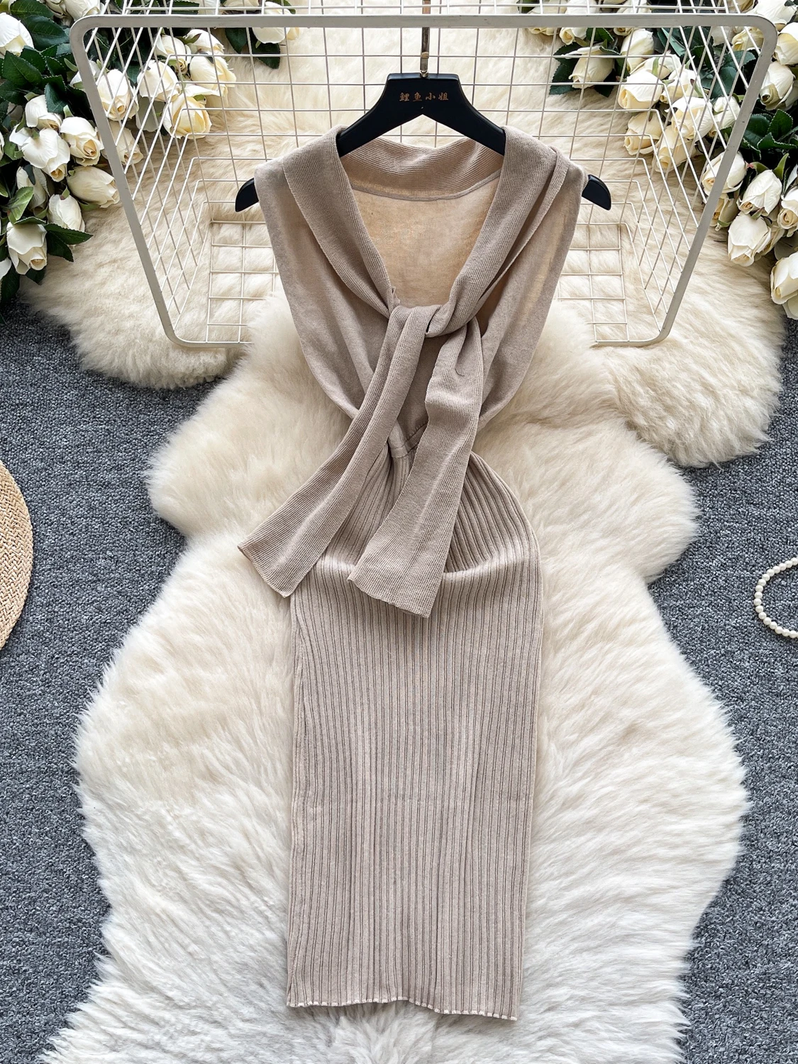 レディースセクシーサマーニットワンピース クロスストラップレス スリムフィット ウエストハイウエスト Aラインスカート ノースリーブ 通勤スタイル シティウェア