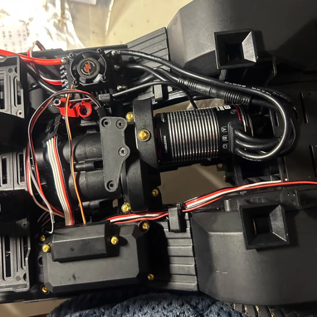 10 Stück ISO7380 M2 M2,5 M3 M4 M5 Rundkopf mit Titan Goldfarbe Innensechskantschraube Titanbeschichtete Rundkopfschrauben