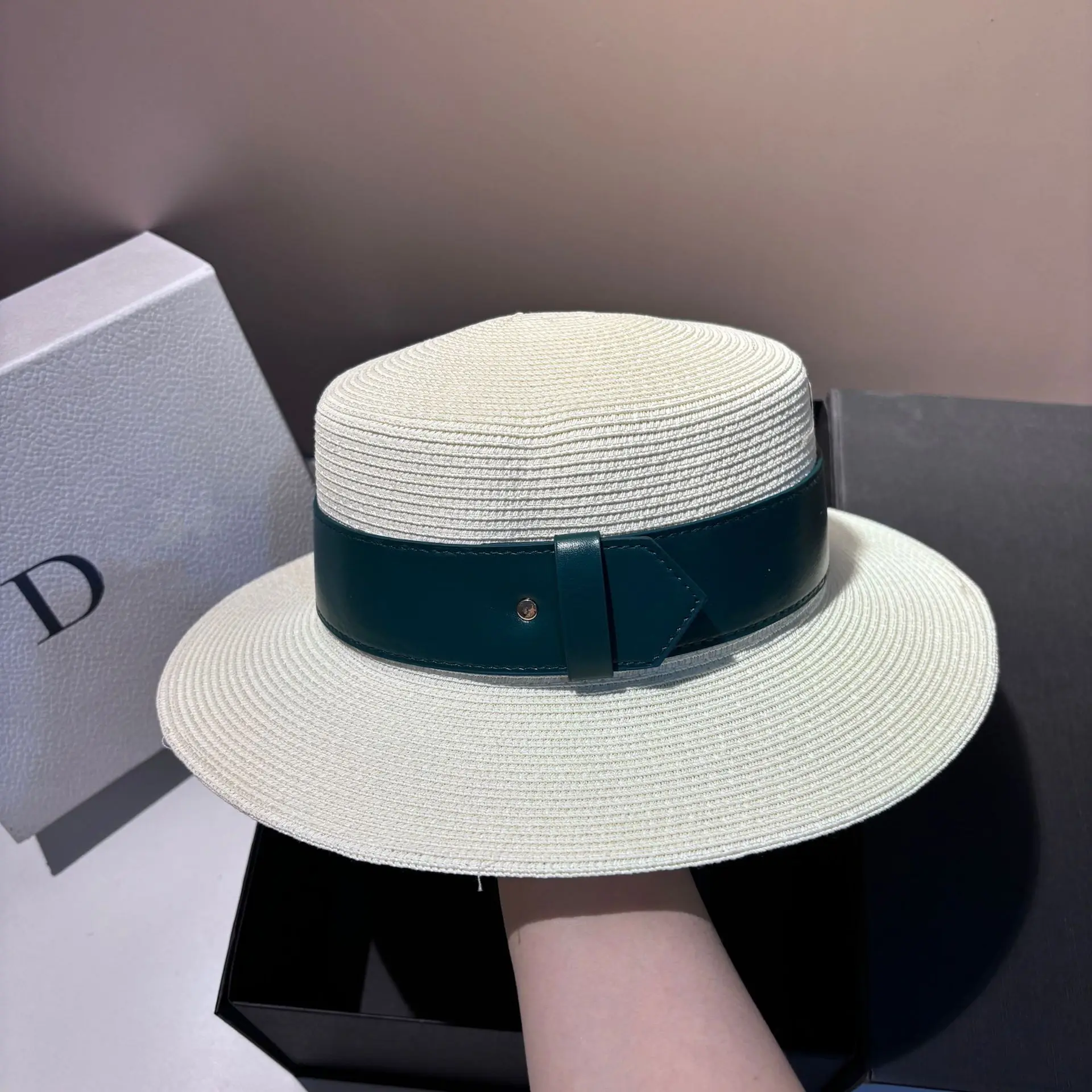 

2025Summer Must Have! Women's Fine Grass Woven Belted Top Hat Ideal for Seaside Vacations,Light Luxury,Breathable Sun Protected