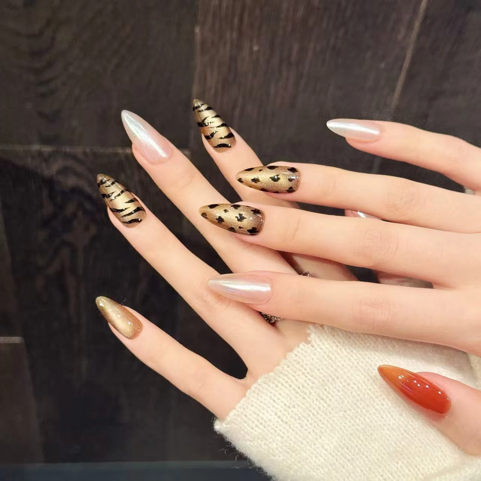 10pcs Luxury Handmade Press on Nails Leopard Print Cat Eye Almond Shape Full Cover Nail Tips Wearable French Flash False Nails view 2