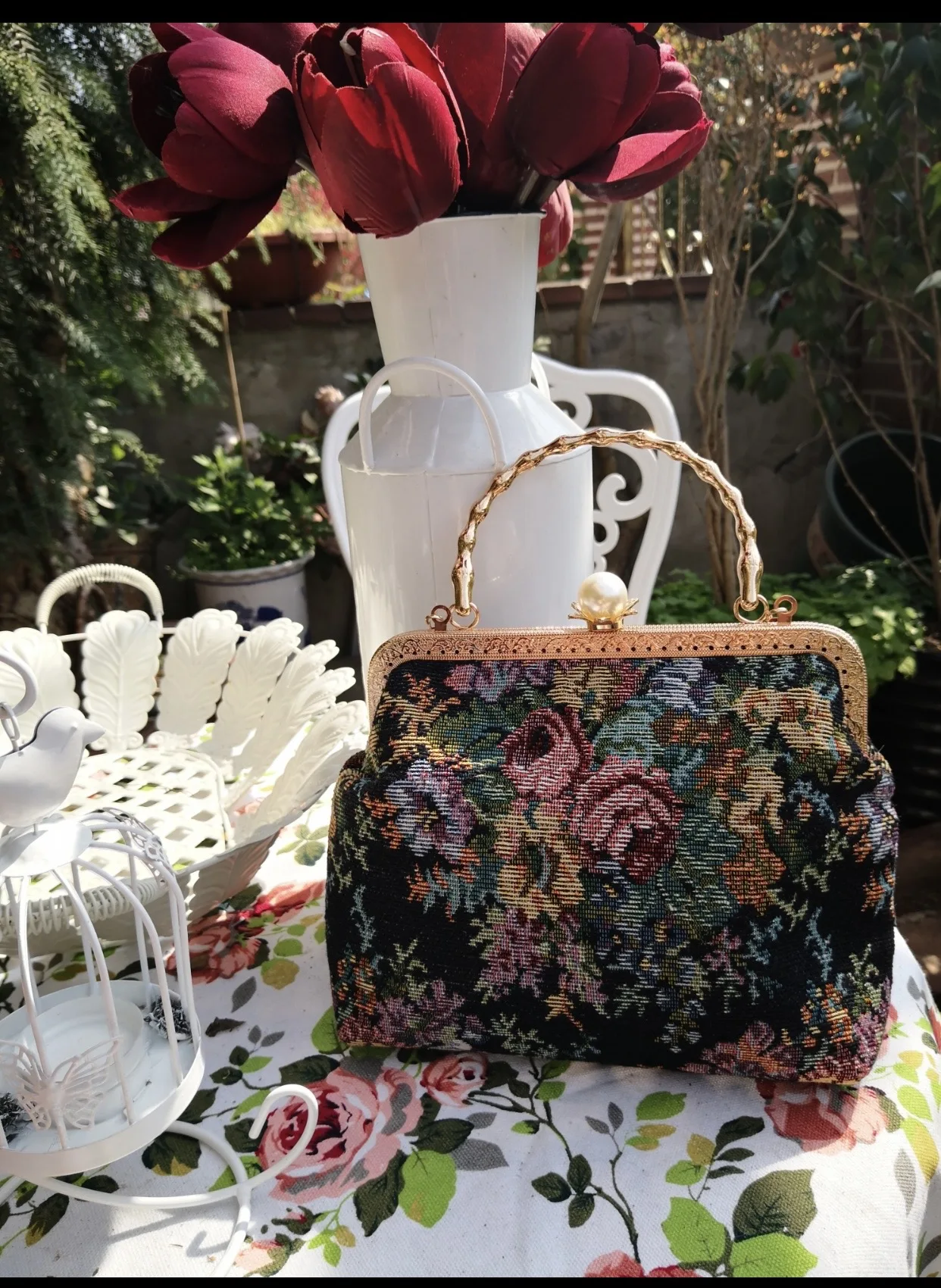 Embreagem de tapeçaria floral vintage, armação metálica dourada, bolsa de noite com fecho de beijo, perdida no vintage, inspiração