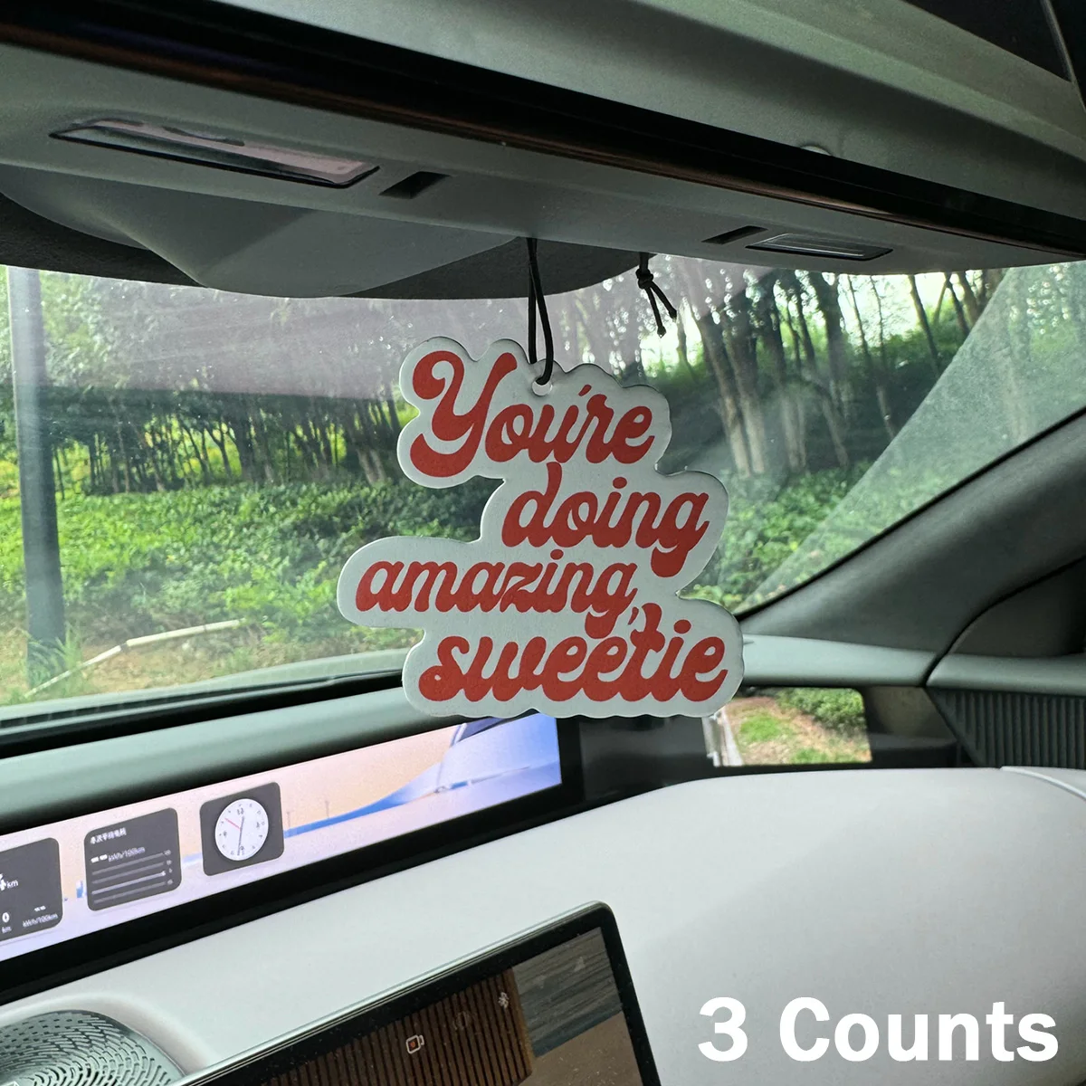 معطر هواء للسيارة من You'Re Doing Amazing، Sweetie Hilton (عطر الفندق). |     قلادة مرآة الرؤية الخلفية ومشبك تنفيس ثنائي الغرض |     أقراص الروائح المواد الطبيعية |     عطر يدوم طويلاً لمدة 90 يومًا |     غير كحولي |     لا تخاف من الشمس |     مصممة خصيصًا لإزالة الروائح الكريهة للسيارات وخزائن الملابس والحمامات. |     نمط الرسوم المتحركة الكرتونية |     للجنسين