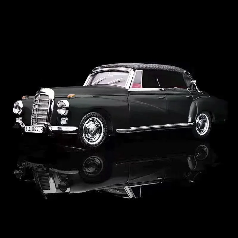 

Seeker 1:64 300D Die-Cast Car Model Miniature Gifts