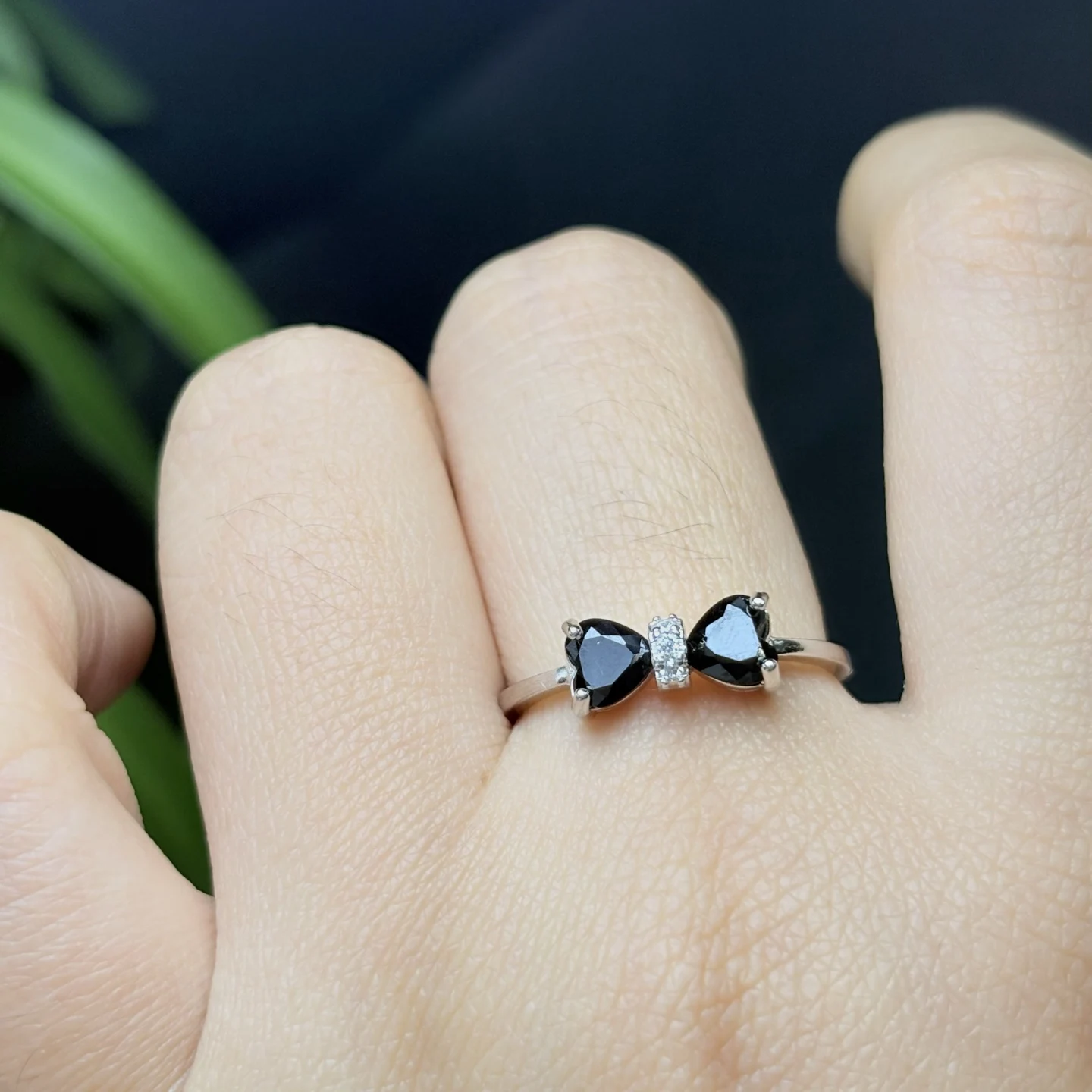 

1 шт. Fengbaowu натуральный черный шпинель кольцо в форме сердца стерлингового серебра 925 пробы с бантом Рейки целебный камень ювелирные изделия подарок для мужчин женщин