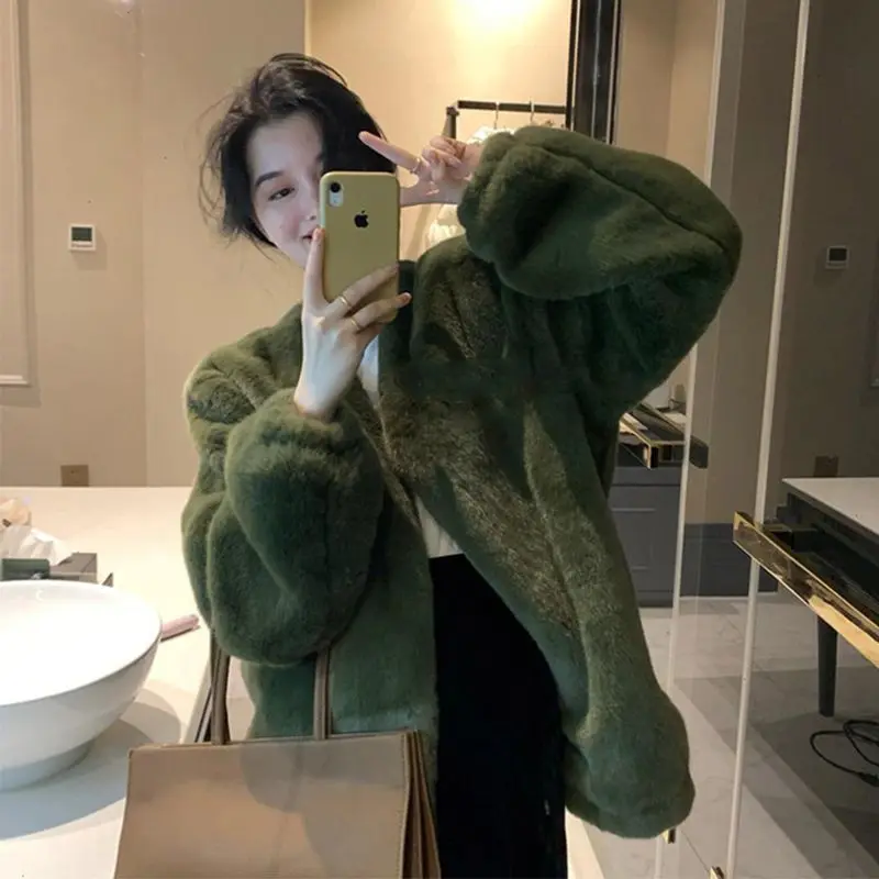 Nueva chaqueta Popular de piel integrada de terciopelo para mujer, estilo pequeño fragante, abrigo de piel de cordero verde dorado, modelos de otoño e invierno