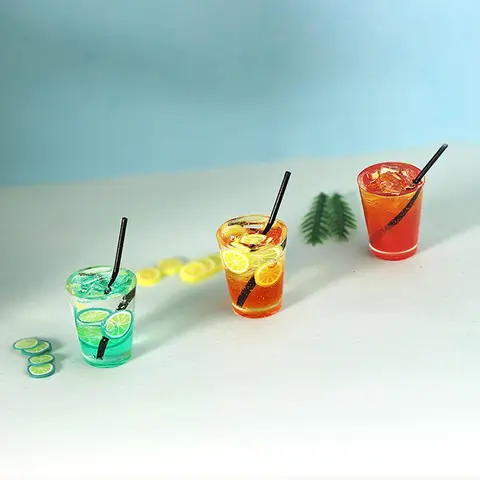 Миниатюрная чашка фруктового чая для кукольного домика