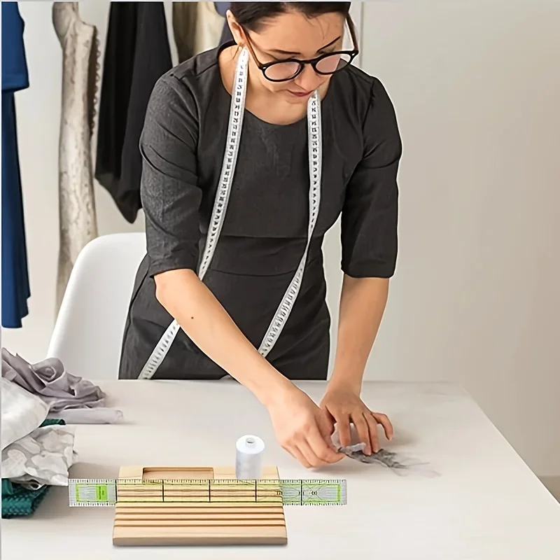 Soporte de regla para acolchar y coser de madera, soporte de almacenamiento de herramientas artesanales DIY con ranuras, regla y hilo, para almacenamiento de suministros de costura