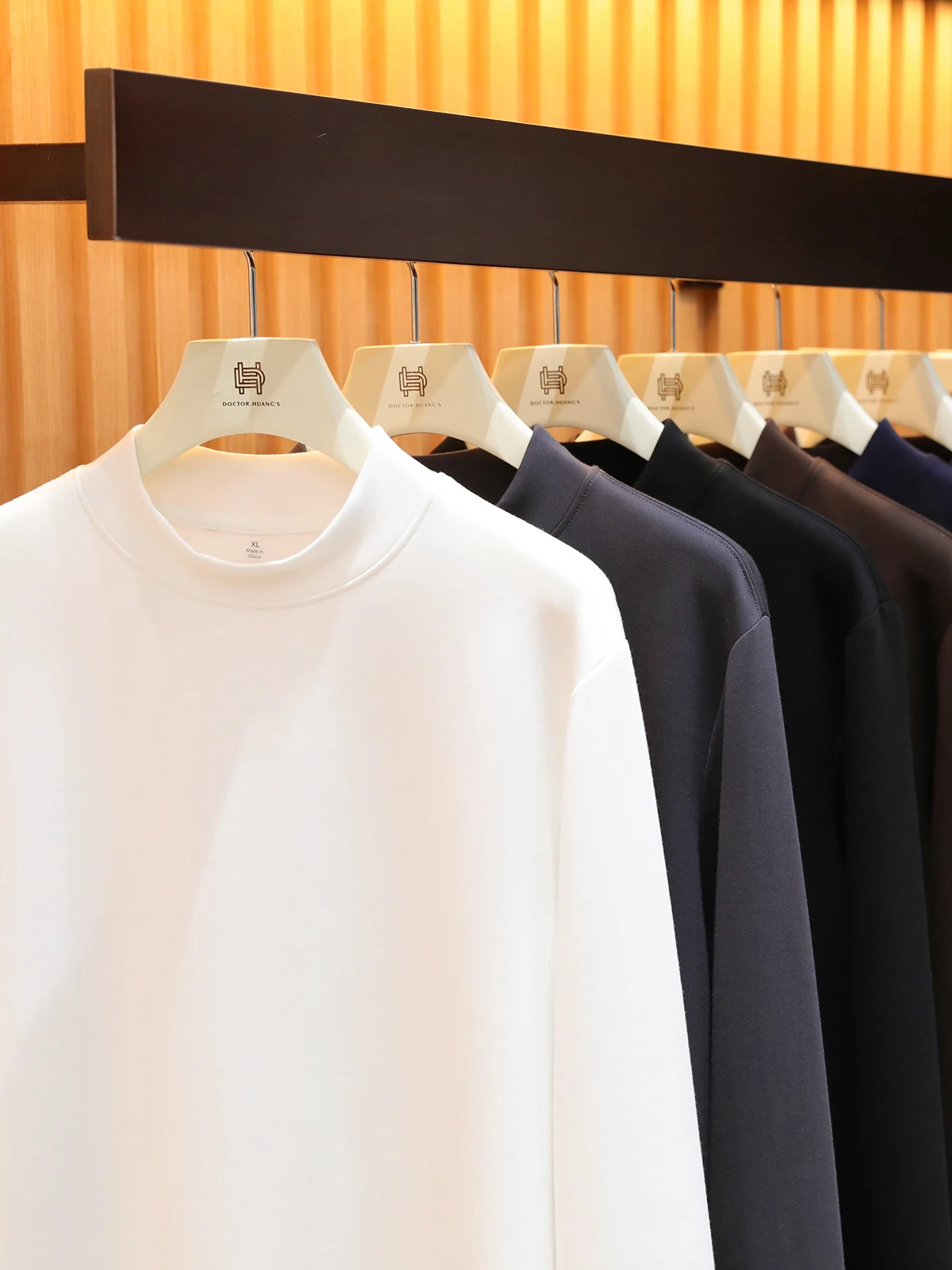 

Мужская футболка Doctor.Huang: длинный рукав, модал, базовая, для многослойного ношения, высокая гладкость, свободный крой, комфортная, дышащая