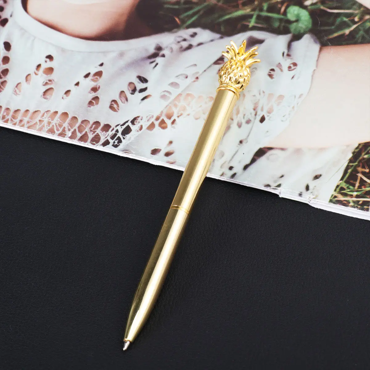 

Pineapple Shaped Reflective Gel Ink Pen Electroplated Gold Metallic Design for Students Creative Writing Drawing Coloring