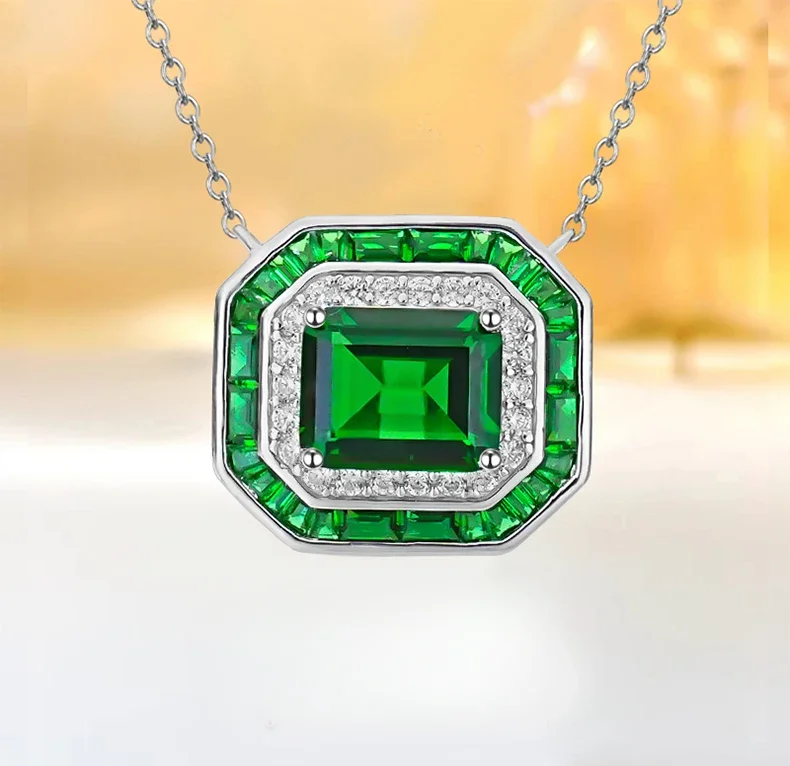 

Seiko Light Luxury Fashion Artificial Emerald 925 Sterling Silver Pendant Inlaid with Small Design Jewelry for Women