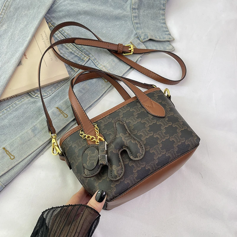 

Elegant Tote Bag for Women, Light Luxury Brand with Niche Design, Simple and Fashionable