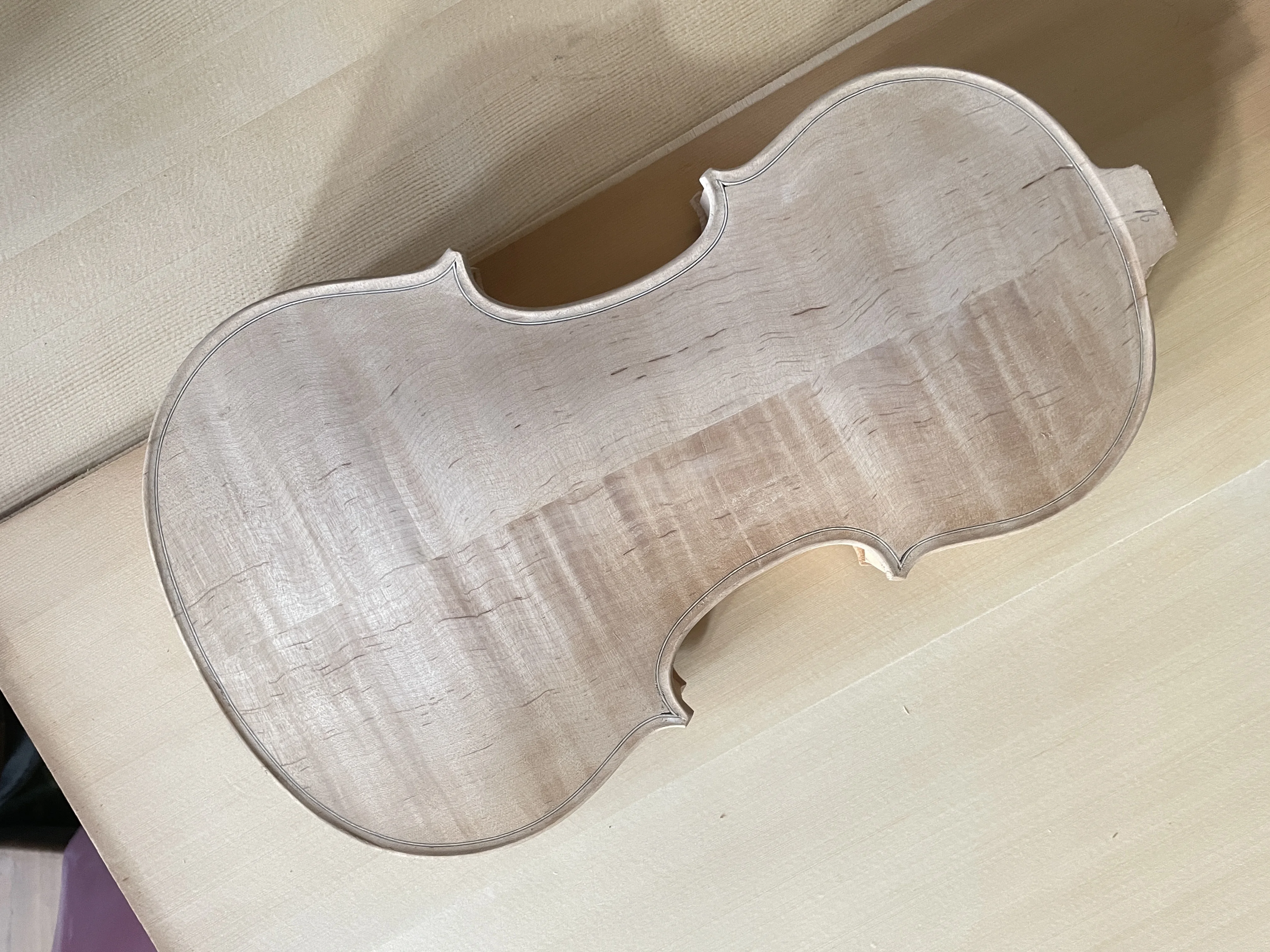 High quality. Unfinished white stubble violin body. 4/4 full board water ripple flame maple, spruce back and solid wood top.....