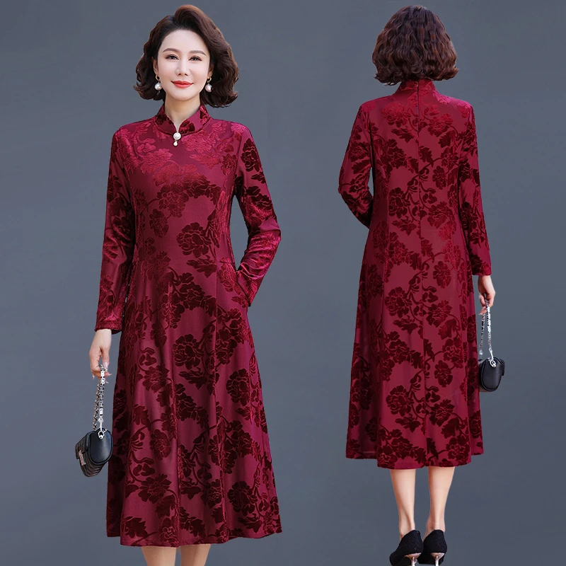 Abito lungo cheongsam in velluto dorato primaverile e autunnale Temperamento da donna Abiti da sera rossi sottili Abiti da madre in velluto
