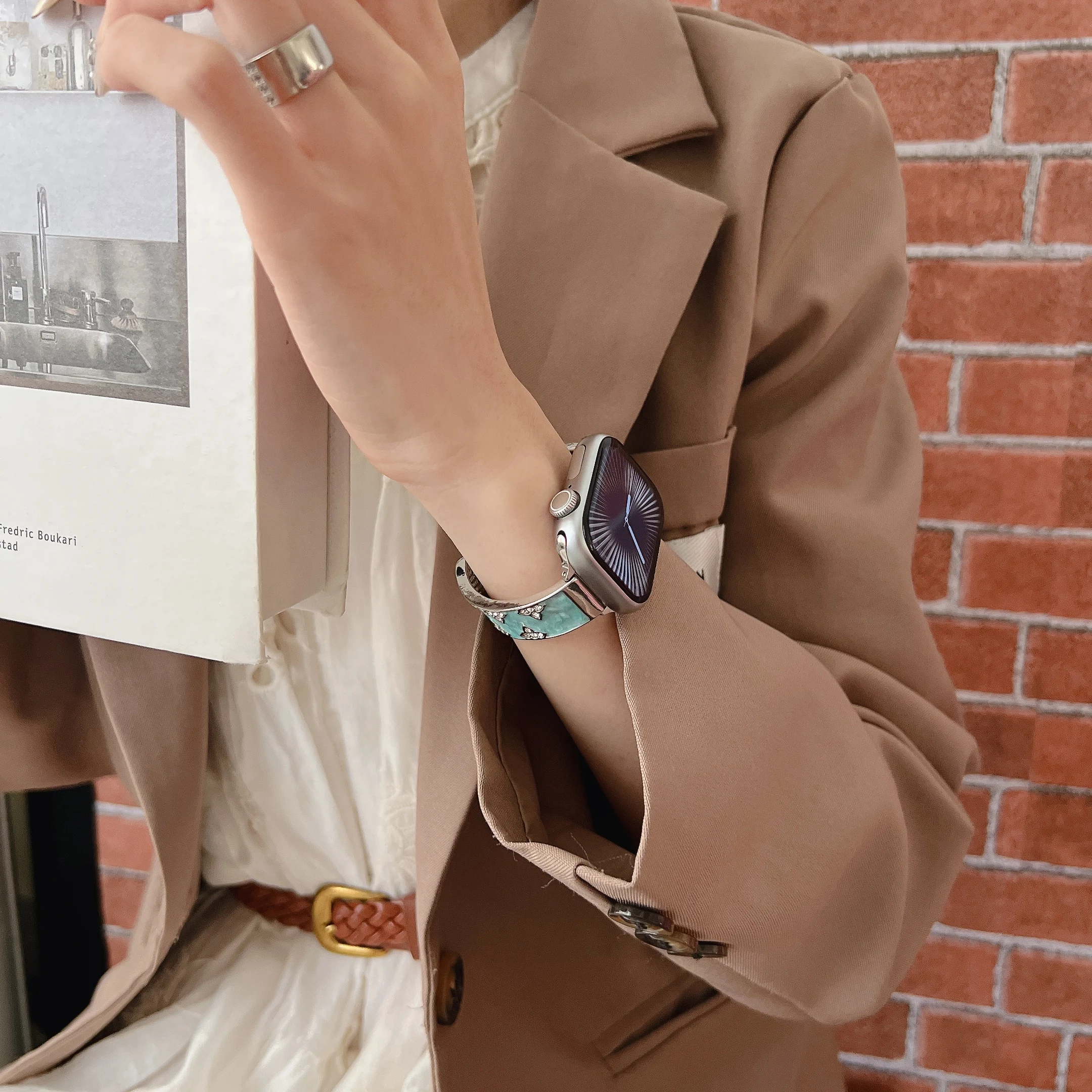 Роскошный костюм с ремешком из позолоченных бриллиантов для всех диапазонов серии Apple Watch Стильный позолоченный браслет с бриллиантами в форме листа Металлический ремешок