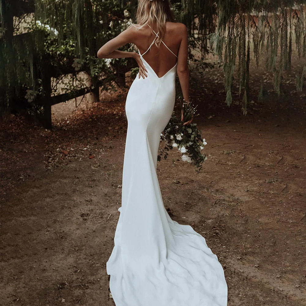 Fotos reais crepe cintas de espaguete vestidos de casamento aberto para trás simples v pescoço escova trem sexy minimalista marfim praia vestido de noiva